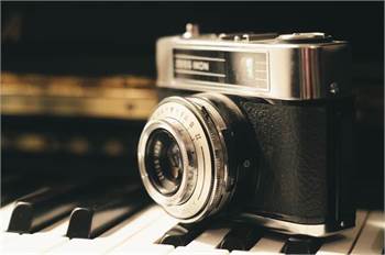 Olympus - Stylus 12.0-Megapixel Digital Camera - Gray - Sample